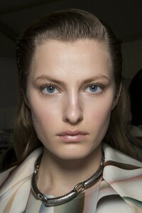 backstage-defile-roberto-cavalli-automne-hiver-2019-2020-milan-coulisses-71.thumb.jpg.4f61a1c955d0c0b09ada1779f7416c08.jpg