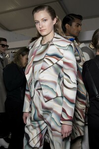 backstage-defile-roberto-cavalli-automne-hiver-2019-2020-milan-coulisses-73.thumb.jpg.1d7fee9c044dc5f969bec0857c2e43d5.jpg