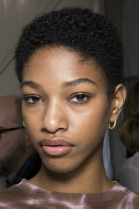 backstage-defile-roberto-cavalli-automne-hiver-2019-2020-milan-coulisses-97.thumb.jpg.4015139a938a70a9064df2c943f5f5d9.jpg