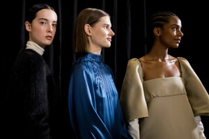 backstage-defile-rochas-automne-hiver-2019-2020-paris-coulisses-32.thumb.jpg.048a65f41012a5d90ab81fb2aef4c861.jpg