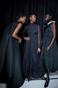 backstage-defile-rochas-automne-hiver-2019-2020-paris-coulisses-37.thumb.jpg.fe3261d16c2f88e325f18683c69fbf42.jpg