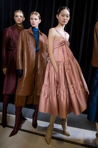 backstage-defile-rochas-automne-hiver-2019-2020-paris-coulisses-58.thumb.jpg.a6649ad6307f33f7fddf0f965e1e3f18.jpg