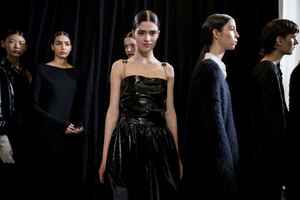backstage-defile-rochas-automne-hiver-2019-2020-paris-coulisses-68.thumb.jpg.4ad7a47630c65715e92f9fcdf30aa085.jpg