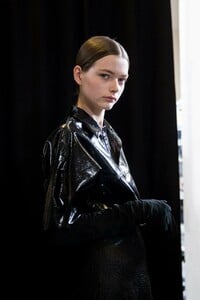 backstage-defile-rochas-automne-hiver-2019-2020-paris-coulisses-71.thumb.jpg.04afd18e37aa894e4d776f6110297b05.jpg