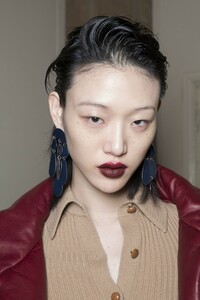 backstage-defile-salvatore-ferragamo-automne-hiver-2019-2020-milan-coulisses-124.thumb.jpg.475ae086e185f80cfa61b7d8ed8656dd.jpg