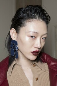 backstage-defile-salvatore-ferragamo-automne-hiver-2019-2020-milan-coulisses-125.thumb.jpg.53cab64db88b159c56f9ea3ff720a6a6.jpg