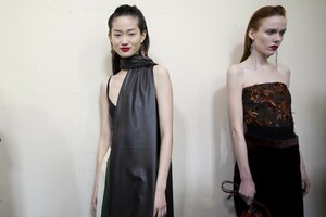 backstage-defile-salvatore-ferragamo-automne-hiver-2019-2020-milan-coulisses-157.thumb.jpg.2aeb1b11181a8ffc4bb964add9a62653.jpg