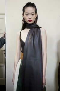 backstage-defile-salvatore-ferragamo-automne-hiver-2019-2020-milan-coulisses-158.thumb.jpg.8519ae7c9f29ac2b325bdcd4a1bfc1e1.jpg