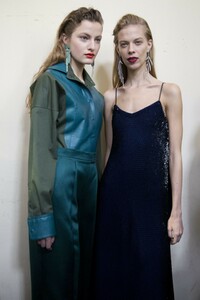 backstage-defile-salvatore-ferragamo-automne-hiver-2019-2020-milan-coulisses-162.thumb.jpg.e3655432cd2b7c22780251bc718a1001.jpg