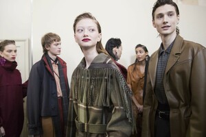 backstage-defile-salvatore-ferragamo-automne-hiver-2019-2020-milan-coulisses-183.thumb.jpg.80e45b2d6160bb25108608c200abb821.jpg