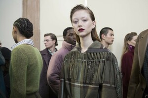 backstage-defile-salvatore-ferragamo-automne-hiver-2019-2020-milan-coulisses-184.thumb.jpg.80d7738ec805dccb8bc76206107b09c1.jpg