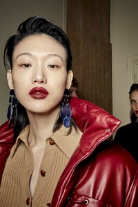 backstage-defile-salvatore-ferragamo-automne-hiver-2019-2020-milan-coulisses-39.thumb.jpg.275cf89697b77d63c452049a4c169b4d.jpg