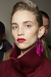 backstage-defile-salvatore-ferragamo-automne-hiver-2019-2020-milan-coulisses-81.thumb.jpg.4422f2a89b6ce20c5e07e10ccfbf51b4.jpg