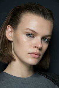 backstage-defile-sportmax-automne-hiver-2019-2020-milan-coulisses-16.thumb.jpg.ba09b3e31b58c642cd2a45f328058851.jpg