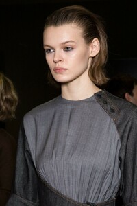 backstage-defile-sportmax-automne-hiver-2019-2020-milan-coulisses-190.thumb.jpg.1b9d6499df063dc49d6fdcdd50ce30c5.jpg