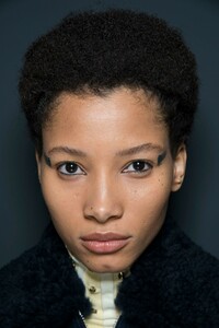 backstage-defile-sportmax-automne-hiver-2019-2020-milan-coulisses-57.thumb.jpg.2e1693ebe2058268b6b3b78c79ec4aee.jpg