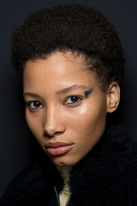 backstage-defile-sportmax-automne-hiver-2019-2020-milan-coulisses-82.thumb.jpg.9d19bb98185560110a2940ca20ccfdf1.jpg