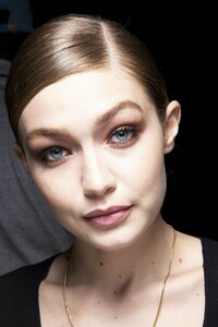 backstage-defile-tom-ford-automne-hiver-2019-2020-new-york-coulisses-35.thumb.jpg.3cb3f98d661a14fe6c91f1449c4ec99c.jpg
