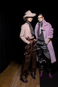backstage-defile-tom-ford-automne-hiver-2019-2020-new-york-coulisses-38.thumb.jpg.420d6d67f15993f1d86767f0a31edcb4.jpg
