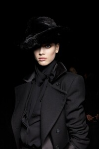 backstage-defile-tom-ford-automne-hiver-2019-2020-new-york-coulisses-40.thumb.jpg.af7103adcb8123d99339f41d1d65cb41.jpg