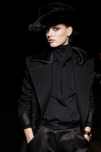backstage-defile-tom-ford-automne-hiver-2019-2020-new-york-coulisses-41.thumb.jpg.a56cb3ffc96c57ca32b2621032c760b6.jpg