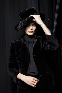 backstage-defile-tom-ford-automne-hiver-2019-2020-new-york-coulisses-46.thumb.jpg.7f633d2a6b4921d7356cf950ed2a6153.jpg