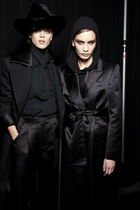 backstage-defile-tom-ford-automne-hiver-2019-2020-new-york-coulisses-49.thumb.jpg.a723afce315787d813b72fdf4de67ad4.jpg