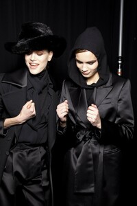 backstage-defile-tom-ford-automne-hiver-2019-2020-new-york-coulisses-50.thumb.jpg.978cd2db88b6b74a37b5f95a3e9d9f4f.jpg