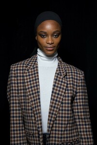 backstage-defile-tom-ford-automne-hiver-2019-2020-new-york-coulisses-7.thumb.jpg.fd12a25c66bd4043192d97480869a7f8.jpg