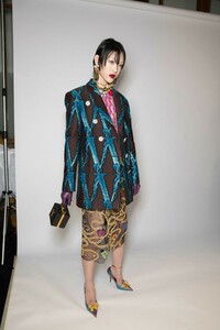 backstage-defile-versace-automne-hiver-2019-2020-milan-coulisses-115.thumb.jpg.625cf23616739500d9abec9d1a5b27c8.jpg