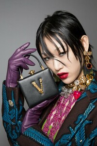 backstage-defile-versace-automne-hiver-2019-2020-milan-coulisses-121.thumb.jpg.5b07a13232f18e90e6258a70df7f0902.jpg