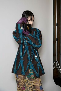 backstage-defile-versace-automne-hiver-2019-2020-milan-coulisses-122.thumb.jpg.cfe1f76fe3e77d071406dd38c5378fbe.jpg