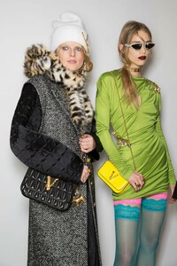 backstage-defile-versace-automne-hiver-2019-2020-milan-coulisses-134.thumb.jpg.d9cce431a2519c4485899cfd78c0d88d.jpg