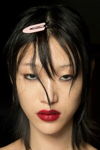 backstage-defile-versace-automne-hiver-2019-2020-milan-coulisses-2.thumb.jpg.d111346aaa7437a492d9501a16d2394b.jpg