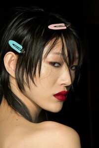 backstage-defile-versace-automne-hiver-2019-2020-milan-coulisses-3.thumb.jpg.77370107f3af2843ec62d2af00cc888d.jpg
