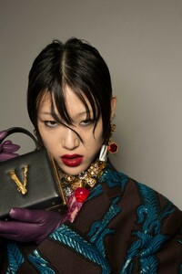 backstage-defile-versace-automne-hiver-2019-2020-milan-coulisses-40.thumb.jpg.26aeb1eea0126ccda756db8a7ff76c83.jpg