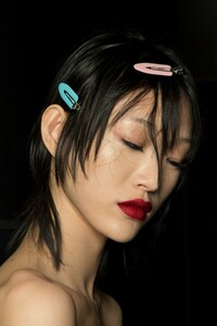 backstage-defile-versace-automne-hiver-2019-2020-milan-coulisses-5.thumb.jpg.845ae989bdd9c8277c4844806d6a2f08.jpg