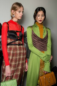 backstage-defile-versace-automne-hiver-2019-2020-milan-coulisses-77.thumb.jpg.1ba6562d1e75d6c3d6f7541c7ebfb303.jpg