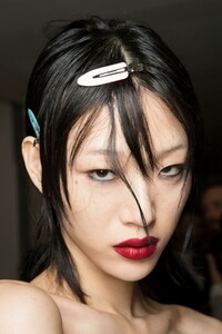 backstage-defile-versace-automne-hiver-2019-2020-milan-coulisses-85.thumb.jpg.d5db10317146f9026897cf051395f230.jpg