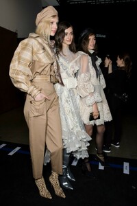 backstage-defile-zimmermann-automne-hiver-2019-2020-new-york-coulisses-13.thumb.jpg.409743ea999b5861927899862ca294d8.jpg