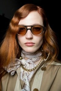 backstage-defile-zimmermann-automne-hiver-2019-2020-new-york-coulisses-34.thumb.jpg.9920806505bf18a0b314cf3b77b6c1eb.jpg