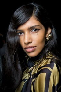 backstage-defile-zimmermann-automne-hiver-2019-2020-new-york-coulisses-37.thumb.jpg.7604c6409c76d9794732fb4160500a41.jpg