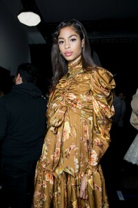 backstage-defile-zimmermann-automne-hiver-2019-2020-new-york-coulisses-42.thumb.jpg.745c35106f34f857eae1e7dd1b5e1167.jpg