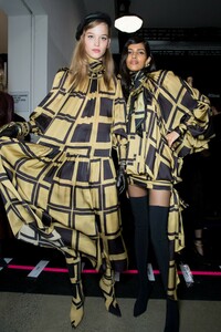 backstage-defile-zimmermann-automne-hiver-2019-2020-new-york-coulisses-51.thumb.jpg.2314b5726caca1be1a947776ec8c4ed6.jpg