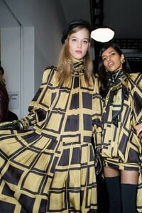 backstage-defile-zimmermann-automne-hiver-2019-2020-new-york-coulisses-52.thumb.jpg.edc686c7bdb5706cfa7ff2d372293979.jpg