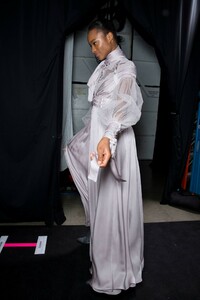 backstage-defile-zimmermann-automne-hiver-2019-2020-new-york-coulisses-61.thumb.jpg.1f3681c17a02afb79ee185afadd9166c.jpg