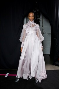 backstage-defile-zimmermann-automne-hiver-2019-2020-new-york-coulisses-64.thumb.jpg.5e2e199a1cf22e5ac1ebf9978b7c12d2.jpg
