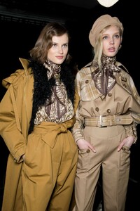 backstage-defile-zimmermann-automne-hiver-2019-2020-new-york-coulisses-68.thumb.jpg.6962a68574bfcf7ee85f2a70c7efdd5a.jpg