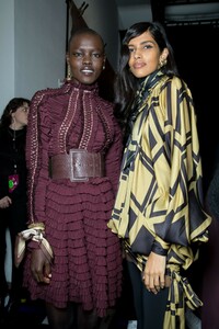 backstage-defile-zimmermann-automne-hiver-2019-2020-new-york-coulisses-98.thumb.jpg.19dd14dbfb77a6ab4af6f12966c06688.jpg