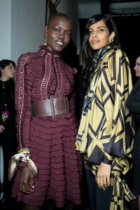 backstage-defile-zimmermann-automne-hiver-2019-2020-new-york-coulisses-99.thumb.jpg.c15b2437d61457f29f2cdb778f2b7378.jpg